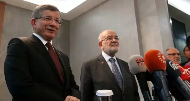 Yeni parti için tarih veren Ahmet Davutoğlu, 67 kişilik listeyi yalanladı Yeni parti için tarih veren Ahmet Davutoğlu, 67 kişilik listeyi yalanladı