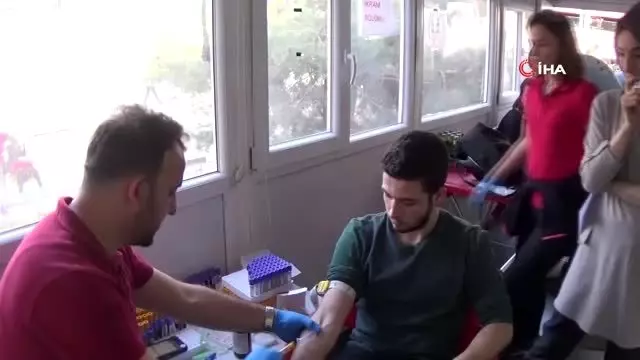 20 yaşındaki tıp öğrencisi Azra kök hücre bekliyor 20 yaşındaki tıp öğrencisi Azra kök hücre bekliyor
