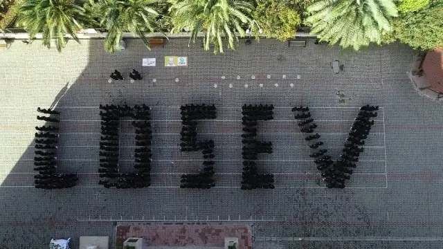 450 öğrenci bir araya geldi,