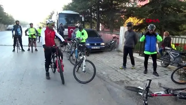 Afyonkarahisar ata'nın huzuruna çıkmak için 630 kilometre pedal çevirecekler Afyonkarahisar ata'nın huzuruna çıkmak için 630 kilometre pedal çevirecekler