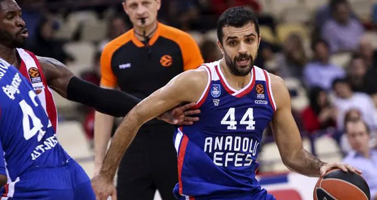 Anadolu Efes deplasmanda Olympiakos'u dağıttı