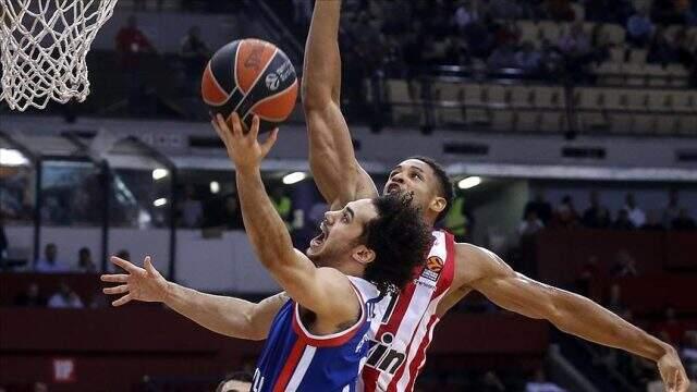 Anadolu Efes deplasmanda Olympiakos'u dağıttı