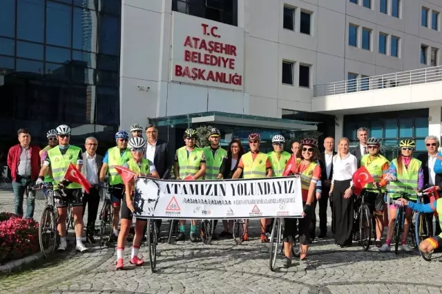 Ataşehir'den bisikletleriyle Ata'yı anmaya gittiler