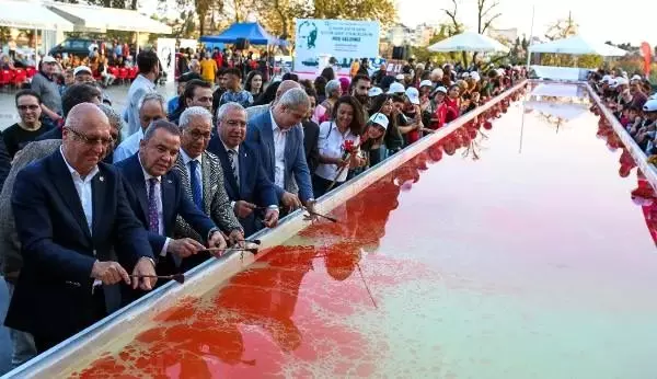 Atatürk'ün 81'inci ölüm yıl dönümüne 81 metrekarelik ebru Atatürk'ün 81'inci ölüm yıl dönümüne 81 metrekarelik ebru