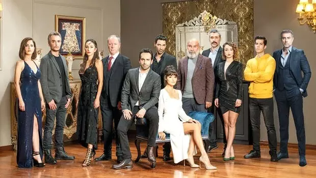 Azize'den iddialı kadro