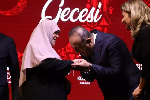 Bakan Çavuşoğlu: 'Terör devleti kurmak isteyenlerin oyununu başlarına devirdik' Bakan Çavuşoğlu: 'Terör devleti kurmak isteyenlerin oyununu başlarına devirdik'
