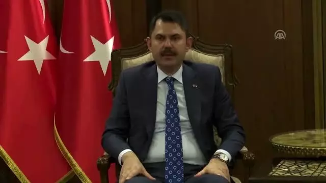Bakan Kurum, büyükşehir belediyesini ziyaret etti, vatandaşlara lokma dağıttı Bakan Kurum, büyükşehir belediyesini ziyaret etti, vatandaşlara lokma dağıttı