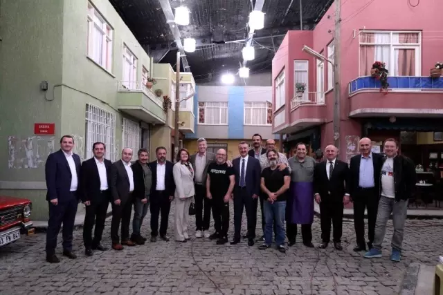 Başkan Büyükakın, 'Seksenler' dizisinin setine konuk oldu Başkan Büyükakın, 'Seksenler' dizisinin setine konuk oldu