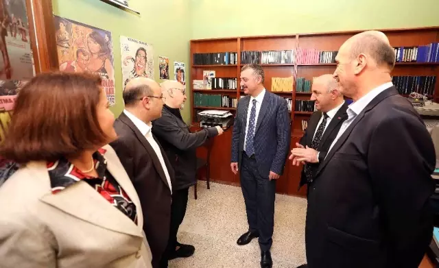 Başkan Büyükakın, 'Seksenler' dizisinin setine konuk oldu Başkan Büyükakın, 'Seksenler' dizisinin setine konuk oldu