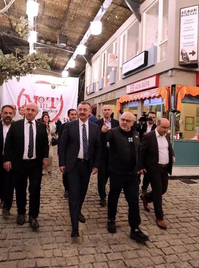 Başkan Büyükakın, 'Seksenler' dizisinin setine konuk oldu Başkan Büyükakın, 'Seksenler' dizisinin setine konuk oldu