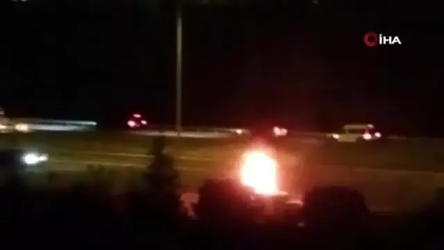 Başkent'te lüks otomobil alev alev yandı Başkent'te lüks otomobil alev alev yandı