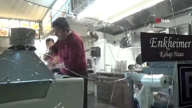 - Başkonsolos Karartı, Saldırıya Uğrayan Türk İşletmesinde İncelemelerde Bulundu- Başkonsolos... - Başkonsolos Karartı, Saldırıya Uğrayan Türk İşletmesinde İncelemelerde Bulundu- Başkonsolos...
