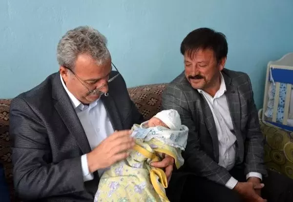 Bebeklerine 'Devlet Bahçeli' adını verdiler