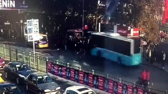 Beşiktaş'ta 1 kişinin ölümüne neden olan otobüs durağa böyle dalmış