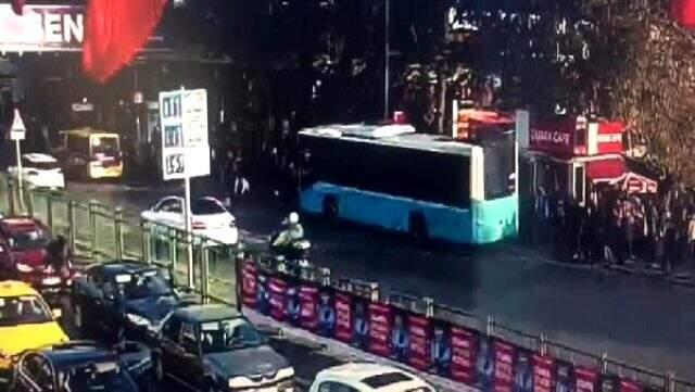 Beşiktaş'ta 1 kişinin ölümüne neden olan otobüs durağa böyle dalmış