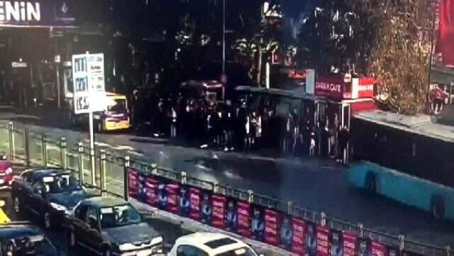 Beşiktaş'ta 1 kişinin ölümüne neden olan otobüs durağa böyle dalmış