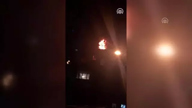 Beyoğlu'nda çatıda çıkan yangın söndürüldü