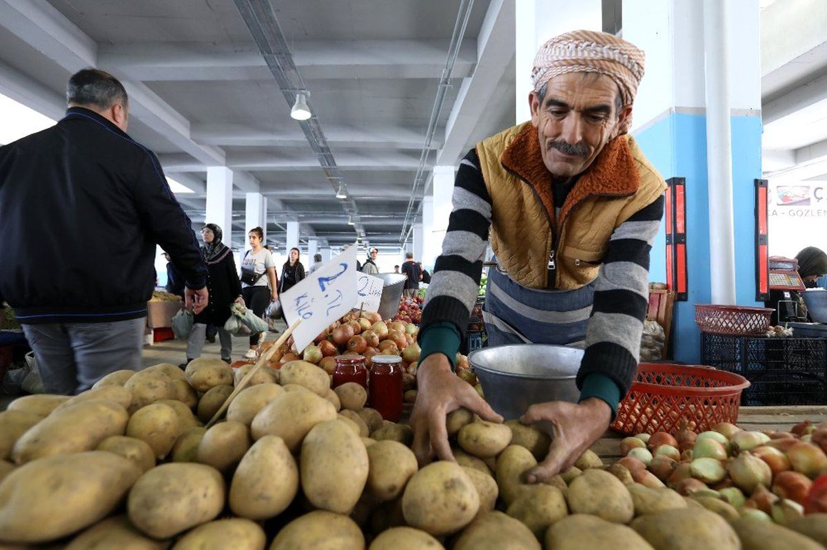 Buca Pazarı hizmete açıldı
