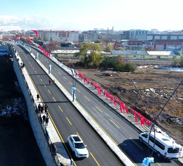 Büyükşehir'in dev yatırımı: Barış Pınarı Viyadüğü Büyükşehir'in dev yatırımı: Barış Pınarı Viyadüğü