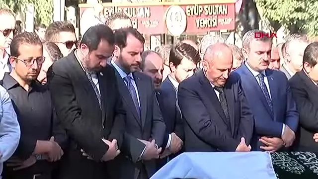 Cumhurbaşkanı erdoğan, akbaşoğlu'nun annesinin cenazesine katıldı Cumhurbaşkanı erdoğan, akbaşoğlu'nun annesinin cenazesine katıldı