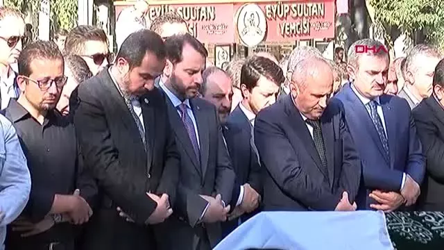Cumhurbaşkanı erdoğan, akbaşoğlu'nun annesinin cenazesine katıldı Cumhurbaşkanı erdoğan, akbaşoğlu'nun annesinin cenazesine katıldı