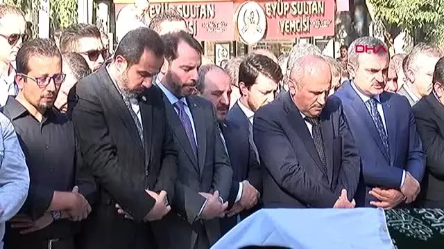 Cumhurbaşkanı erdoğan, akbaşoğlu'nun annesinin cenazesine katıldı Cumhurbaşkanı erdoğan, akbaşoğlu'nun annesinin cenazesine katıldı