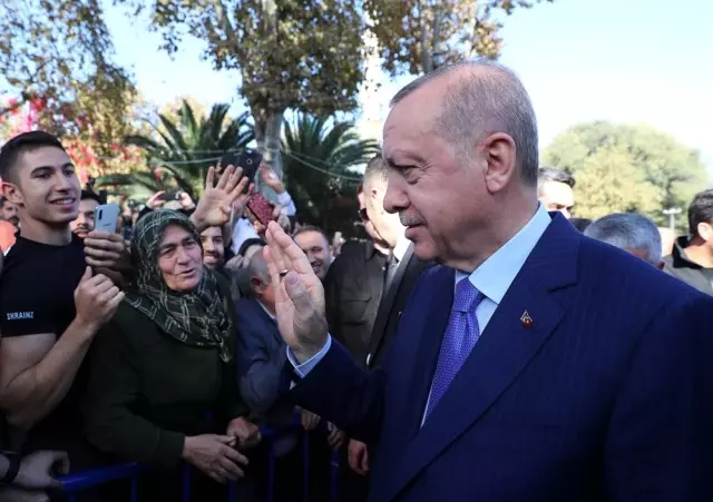 Cumhurbaşkanı Erdoğan, cuma namazını Eyüpsultan Camii'nde kıldı Cumhurbaşkanı Erdoğan, cuma namazını Eyüpsultan Camii'nde kıldı