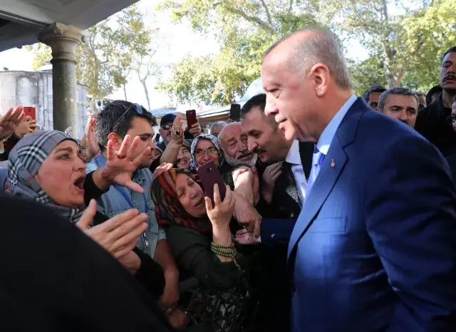 Cumhurbaşkanı Erdoğan, cuma namazını Eyüpsultan Camii'nde kıldı Cumhurbaşkanı Erdoğan, cuma namazını Eyüpsultan Camii'nde kıldı