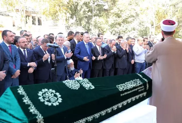 Cumhurbaşkanı Erdoğan, cuma namazını Eyüpsultan Camii'nde kıldı Cumhurbaşkanı Erdoğan, cuma namazını Eyüpsultan Camii'nde kıldı