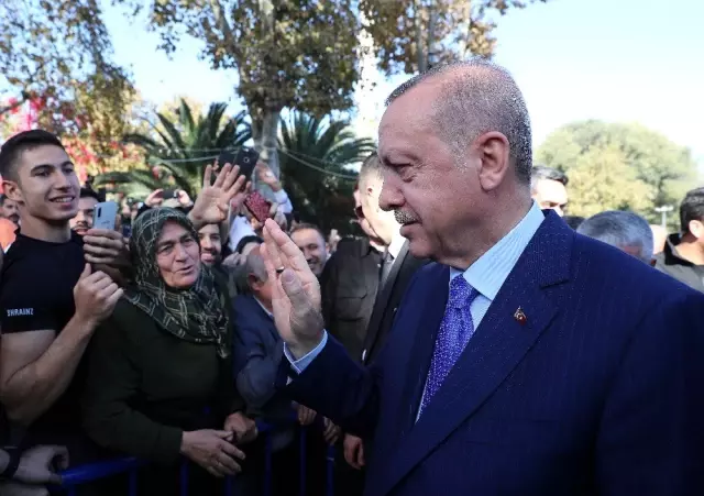 Cumhurbaşkanı Erdoğan, cuma namazını Eyüpsultan Camii'nde kıldı Cumhurbaşkanı Erdoğan, cuma namazını Eyüpsultan Camii'nde kıldı