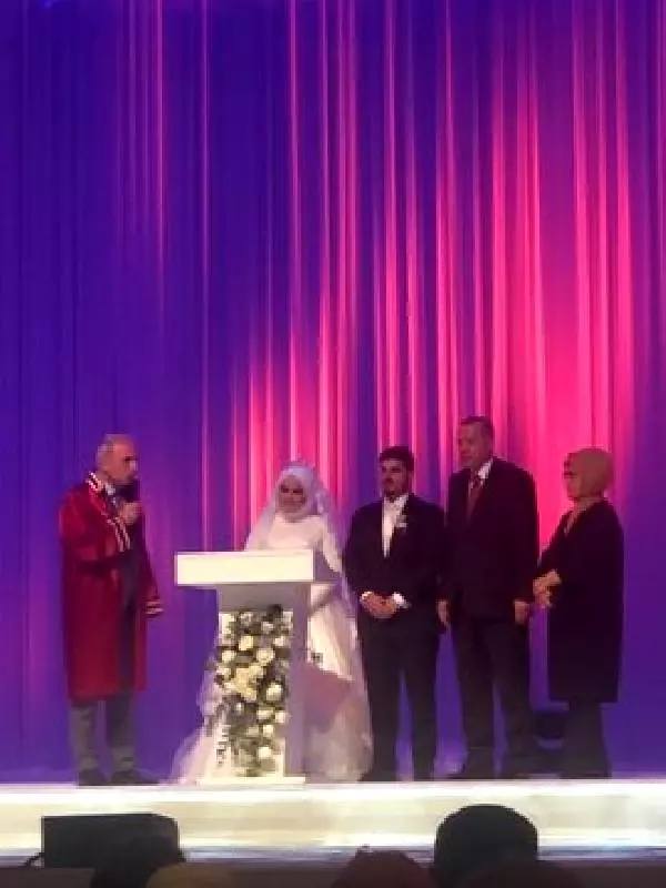 Cumhurbaşkanı Erdoğan, Mahir Ünal'ın kızının nikahına katıldı