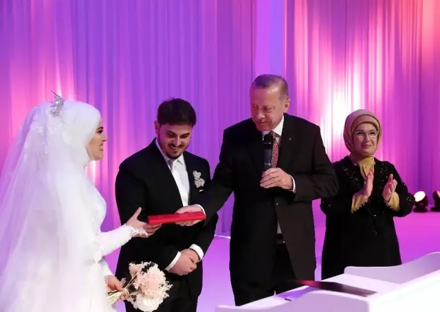 Cumhurbaşkanı Erdoğan, Mahir Ünal'ın kızının nikah törenine katıldı