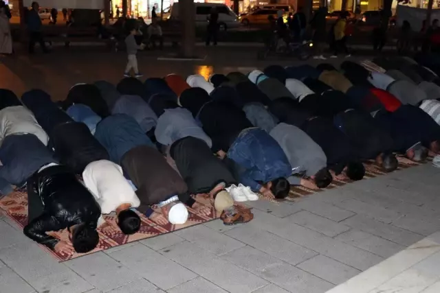 Denizli'de Mevlit Kandili dualarla idrak edildi Denizli'de Mevlit Kandili dualarla idrak edildi