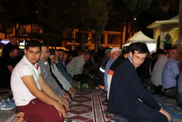 Denizli'de Mevlit Kandili dualarla idrak edildi Denizli'de Mevlit Kandili dualarla idrak edildi
