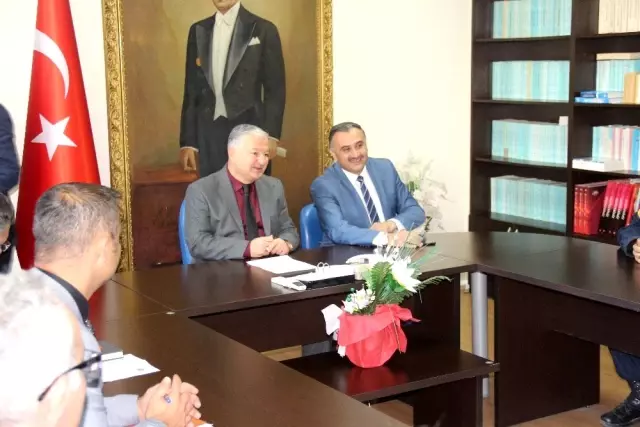 Develi'de 20 bin fidan dikimi öncesinde istişare yapıldı Develi'de 20 bin fidan dikimi öncesinde istişare yapıldı