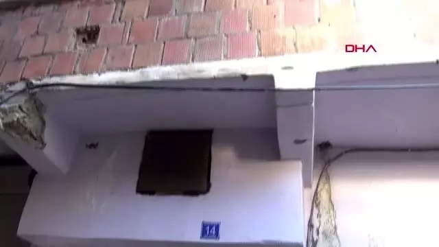 Diyarbakır'da babasını öldüren genç, 3 saat cansız bedeninin başında bekledi Diyarbakır'da babasını öldüren genç, 3 saat cansız bedeninin başında bekledi