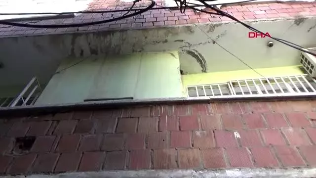 Diyarbakır'da babasını öldüren genç, 3 saat cansız bedeninin başında bekledi Diyarbakır'da babasını öldüren genç, 3 saat cansız bedeninin başında bekledi