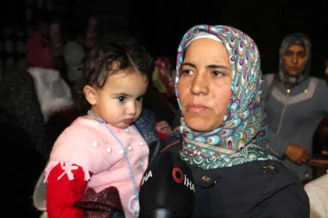 Diyarbakır'da evlat nöbeti tutan aileler Hz. Süleyman Camii'ni ziyaret etti Diyarbakır'da evlat nöbeti tutan aileler Hz. Süleyman Camii'ni ziyaret etti