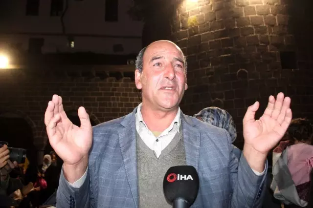Diyarbakır'da evlat nöbeti tutan aileler Hz. Süleyman Camii'ni ziyaret etti Diyarbakır'da evlat nöbeti tutan aileler Hz. Süleyman Camii'ni ziyaret etti