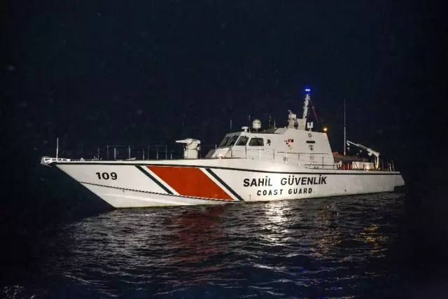 Ege'de düzensiz göç ile 7 gün 24 saat kesintisiz mücadele sürüyor Ege'de düzensiz göç ile 7 gün 24 saat kesintisiz mücadele sürüyor