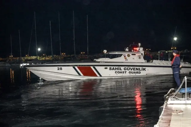 Ege'de düzensiz göç ile 7 gün 24 saat kesintisiz mücadele sürüyor Ege'de düzensiz göç ile 7 gün 24 saat kesintisiz mücadele sürüyor