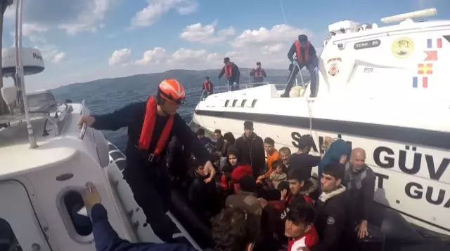 Ege'de düzensiz göç ile 7 gün 24 saat kesintisiz mücadele sürüyor Ege'de düzensiz göç ile 7 gün 24 saat kesintisiz mücadele sürüyor