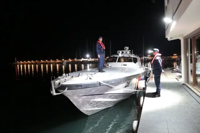 Ege'de düzensiz göç ile 7 gün 24 saat kesintisiz mücadele sürüyor Ege'de düzensiz göç ile 7 gün 24 saat kesintisiz mücadele sürüyor