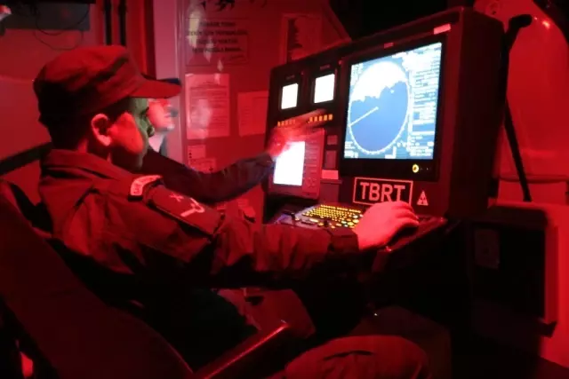 Ege'de düzensiz göç ile 7 gün 24 saat kesintisiz mücadele sürüyor Ege'de düzensiz göç ile 7 gün 24 saat kesintisiz mücadele sürüyor