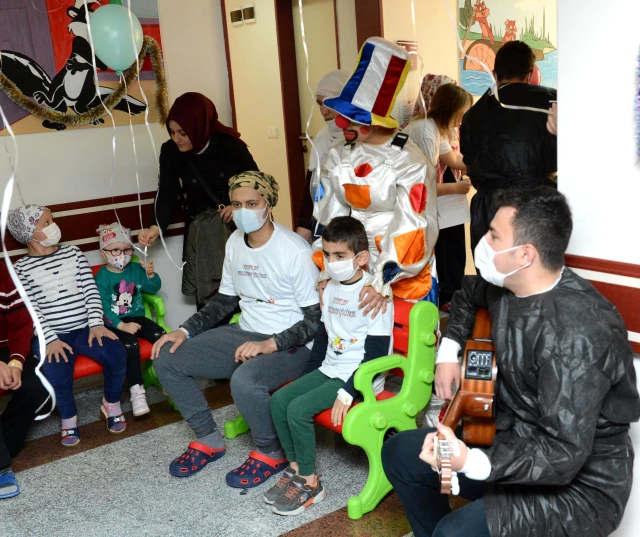Erzurum'da lösemili çocuklar için moral programı düzenlendi ile ilgili görsel sonucu