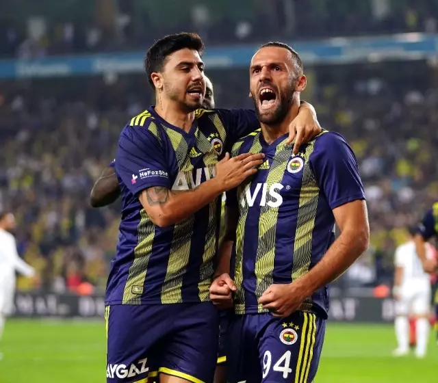 Fenerbahçe ilk yarıyı önde kapattı Fenerbahçe ilk yarıyı önde kapattı