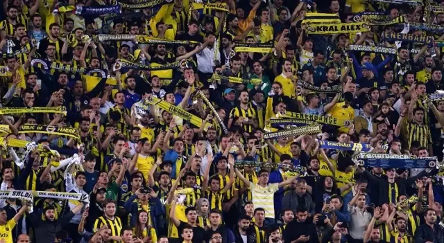 Fenerbahçe ilk yarıyı önde kapattı Fenerbahçe ilk yarıyı önde kapattı