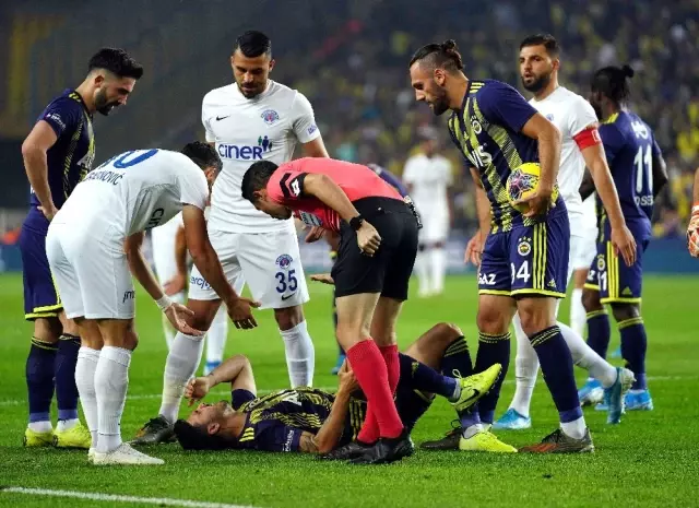Fenerbahçe ilk yarıyı önde kapattı Fenerbahçe ilk yarıyı önde kapattı