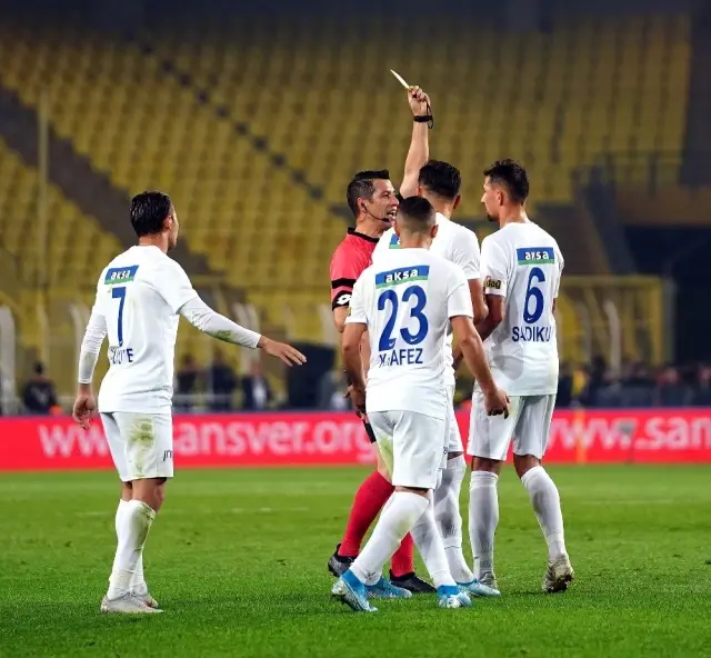 Fenerbahçe liderlik koltuğuna oturdu Fenerbahçe liderlik koltuğuna oturdu