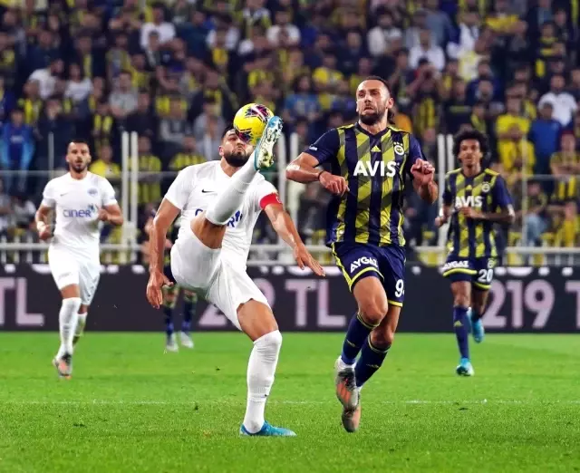 Fenerbahçe liderlik koltuğuna oturdu Fenerbahçe liderlik koltuğuna oturdu
